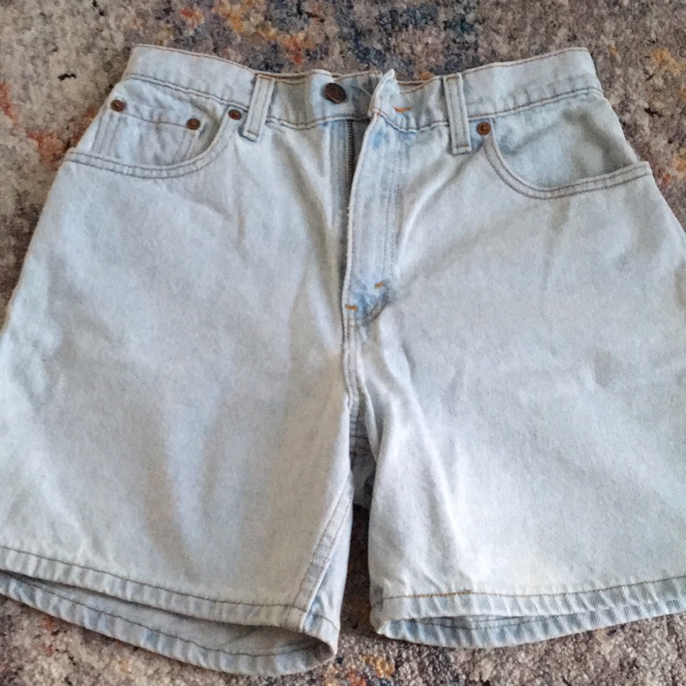 Levi’s Relaxed Fit 551 Shorts. 8 Petite